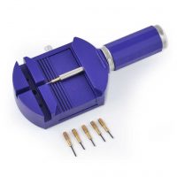 Instrument pentru ajustarea curelei la ceasurile cu carcasă